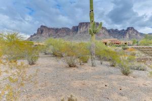 Foto sihtkohas Apache Junction asuva majutusasutuse Apache Junction Desert Gem with Patio and Views! galeriist