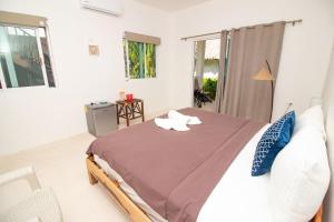 Postel nebo postele na pokoji v ubytování Hotel Encanto Holbox Beach Front