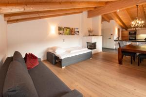 Un pat sau paturi într-o cameră la Natural Deluxe Apartments Alpbach