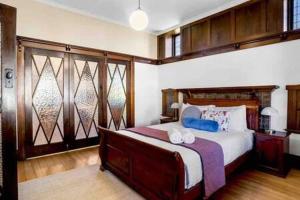 a bedroom with a large bed in a room at Charming inner city home excellent base in Hobart in Hobart