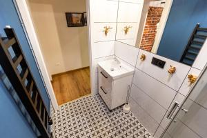 Kúpeľňa v ubytovaní VINTAGE SENACKA APARTMENTS + 25 fotografií