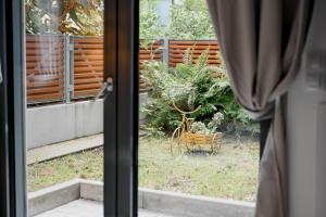 Vonkajšia záhrada v ubytovaní Lovely Family Suite