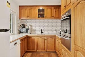 Η κουζίνα ή μικρή κουζίνα στο Lovely 2 Bed Home with views