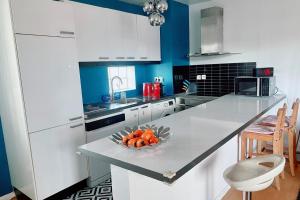 a kitchen with a bowl of oranges on a counter at Comfortable 50 m apartment with parking in Courbevoie