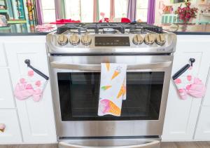 a kitchen with a stove with a towel on it at Ice Cream Retreat at Casa Kumwesu in Bellmead
