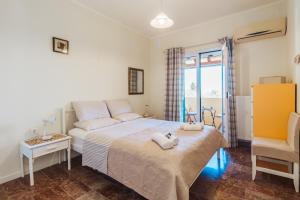 a bedroom with a bed and a couch at Achilleion Holiday Home in Achílleion