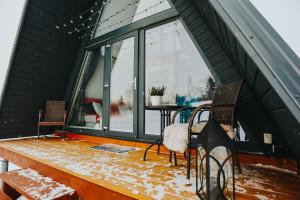 a screened in porch with a table and chairs at Rose Valley Cottage in Ieriķi
