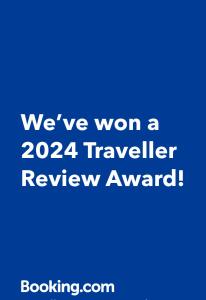 a blue sign that says weve won a traveler review award at 一棟貸し切り 農園民宿 春名 