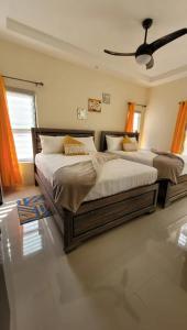 מיטה או מיטות בחדר ב-Ochi Rios Pyramid Point Vacation Stay
