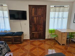 Μια τηλεόραση ή/και κέντρο ψυχαγωγίας στο Casita #2