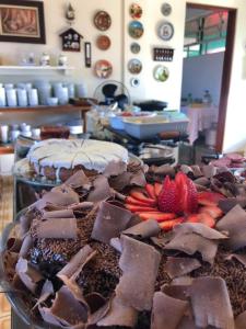 a bunch of chocolate cakes and strawberries on a table at Hotel Formigas na Figueira in Tibagi
