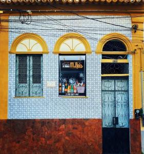una tienda con dos ventanas y dos puertas en Will's House, en São Luís
