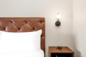 Posezení v ubytování Four Points by Sheraton Kelowna Airport