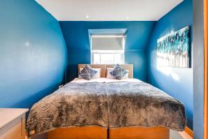 En eller flere senger på et rom på Entire 2 Bed Flat Contractors Families and Relocators