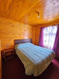 Tempat tidur dalam kamar di Casa familiar en Isla Lemuy