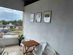 a room with a table and chairs and a window at Casa de Veraneio IOS in Ilhéus +3 photos