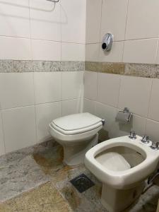 a bathroom with a toilet and a bidet at Apartamento Praça da Liberdade in Belo Horizonte