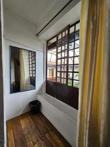 an empty room with a window and a mirror at Cusco el Conquistador in Cusco