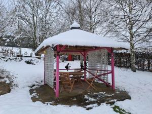 Holiday Home in Vielsalm with Jacuzzi & Views v zimě