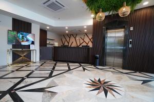 a lobby with a tile floor and a elevator at Dê MOCCIS Boutique Hotel in Kuala Lumpur