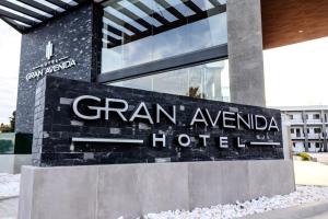 a sign for a grand avenue hotel in front of a building at Hotel Gran Avenida, Navojoa in Navojoa