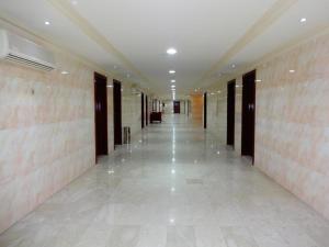 an empty hallway of a building with ailed floor at فندق سفير العرب in Rafha