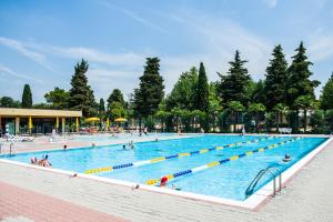 Bazén v ubytování Baia Holiday Gasparina nebo v jeho okolí