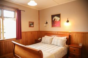 Postel nebo postele na pokoji v ubytování Te Anau Lodge