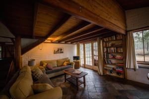 Pilliga Pottery Creative Farmstay的休息区