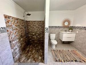 Koupelna v ubytování Maison TuiMatai, plage blanc privé vue sur Tahiti