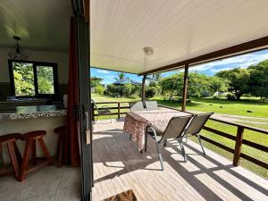 Zahrada ubytování Maison TuiMatai, plage blanc privé vue sur Tahiti