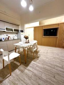a kitchen with a table and chairs in a room at Martita House in Clorinda