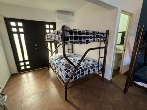 a room with two bunk beds in a room at Suites Apodaca in Monterrey