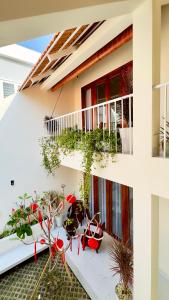 een balkon van een huis met potplanten bij 50b Homestay in Tây Ninh