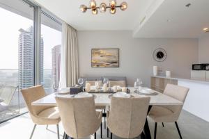 a dining room with a table and chairs at Ultra Luxury Dubai Marina - Stella Maris Tower in Dubai