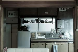 a kitchen with a sink and a counter top at 箱根小田原 和風一軒貸切 最大7人 テレワーク完備 バス停から徒歩2分 in Odawara