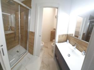 A bathroom at Appartamenti Reali Bonaccini