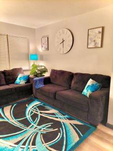 Seating area sa Comfy Home~Teal Feel~Sleeps 8