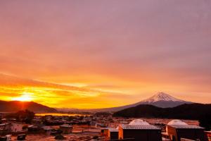 Naturlandskabet i nærheden af luksusteltet