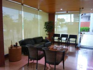 a living room filled with furniture and a large window at Hotel Veraneio in Recife