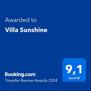 Ett certifikat, pris eller annat dokument som visas upp på Villa Sunshine