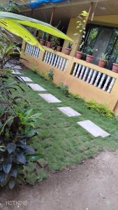 a garden with a fence with plants on it at Mauli Cottage in Kashid