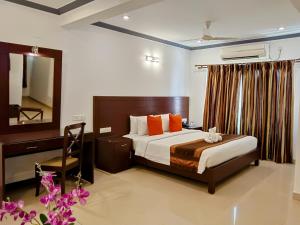 Goa Villagio Resort & Spa - A Unit of IHM, 10 Min Walk from Beach客房内的一张或多张床位
