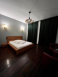 En eller flere senge i et værelse på Pension Casa del Sol Predeal