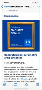 zrzut ekranu strony internetowej ze zdjęciem w ramce w obiekcie BM SUITES CEFALU w Cefalù