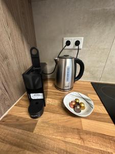 a coffee maker and a blender and a plate of food at Moderne Ferienwohnung für 4 Personen im Herzen von Marl*Netflix*Nespresso* in Marl