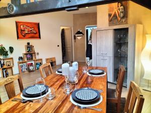 a dining room with a wooden table and chairs at Chambre(s) dans loft partagé, cosy et spacieux! in Tarbes +14 photos