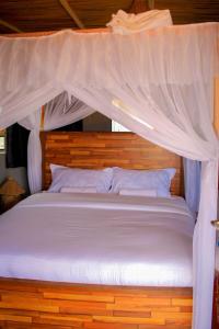 Postel nebo postele na pokoji v ubytování Amanya 3-Bedroom Hut Amboseli