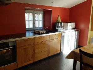 Kuchyň nebo kuchyňský kout v ubytování MAISON IRIBERRIA