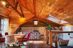 a dining room with wooden ceilings and a table and chairs at Finca La Casería LA CASA in Cangas de Onís